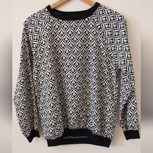 Timing Medium Black and White Long Sleeve Blouse - Picture 6 of 6